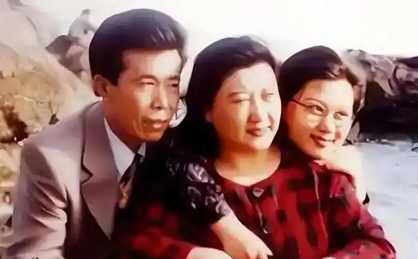 🌞2005年，高秀敏突发疾病去世，留下了长春、北京、珠海的七套房子和巨额的