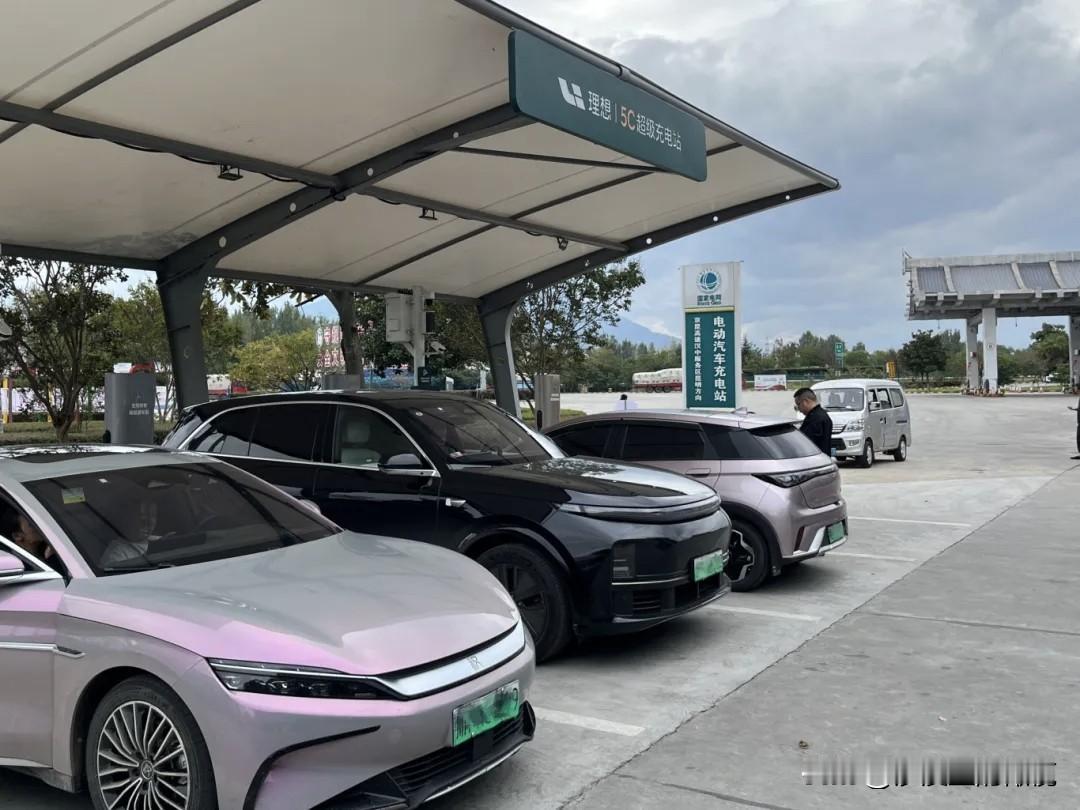 插混和增程，未来如果只能留下一个，谁活下来几率高？插混赌的是你们愿意加油，愿意