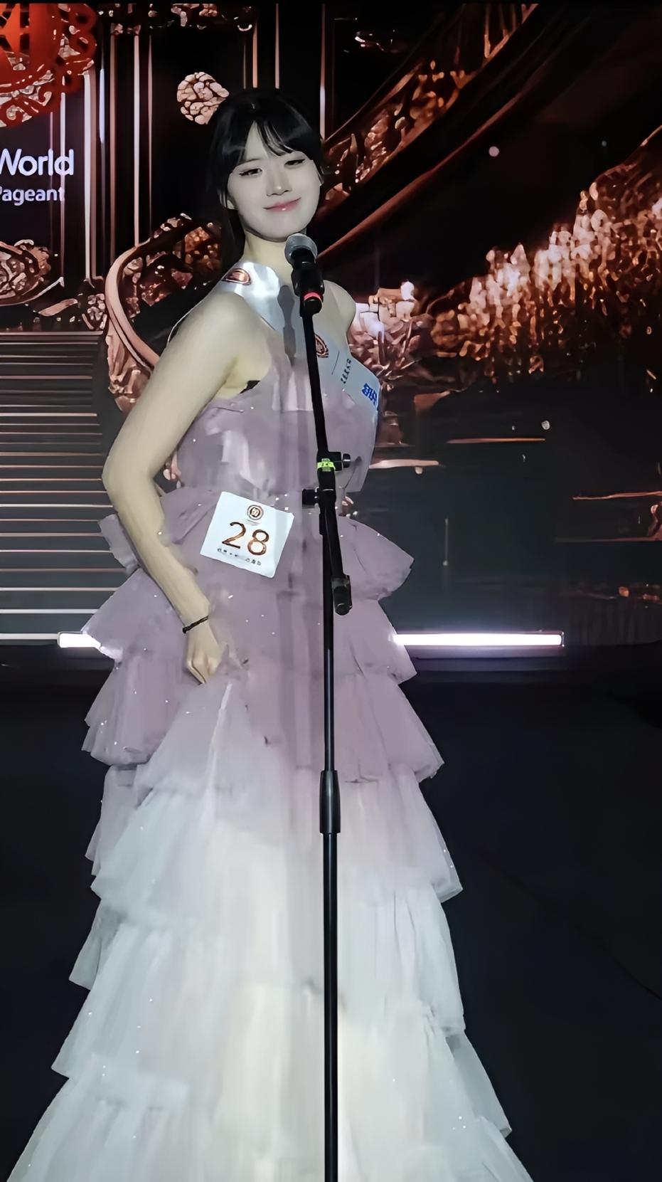 广西山水养美人，这才是千年一遇的美女，今年看过最漂亮的。杨雨蓉，老家据说是柳州融