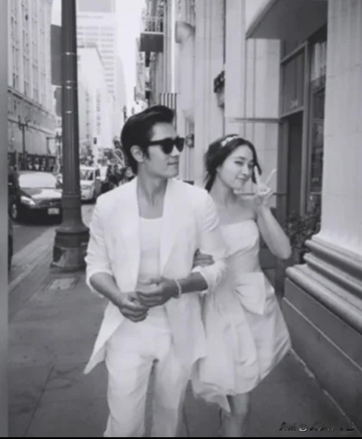 近日，演员李秉宪的妻子李敏贞在自己的Instagram上分享了一张与丈夫李秉宪的