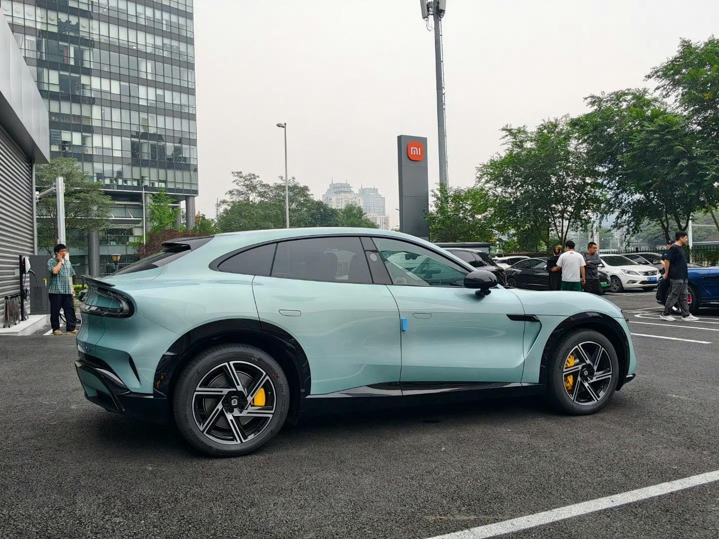 这个侧面，一瞬间让我想到了智己LS7​​​
