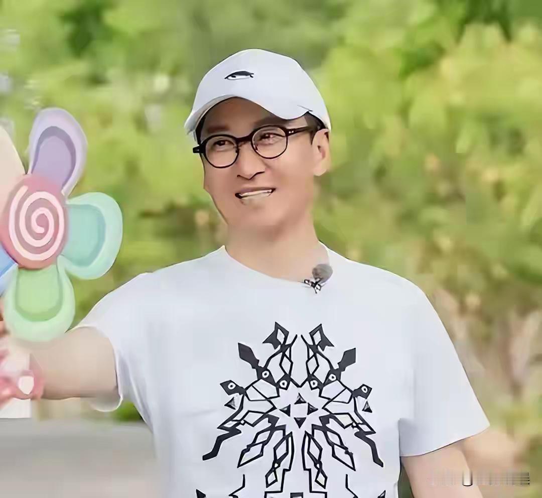周杰一天只吃一顿饭，已12年不拍戏，56岁未婚没孩子不会去养老院提起周杰，