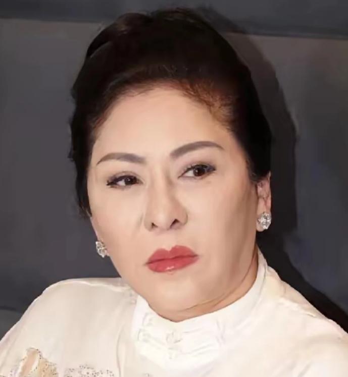 你敢信吗？向佐半夜一个电话，张嘴就要500万。向太没给，他扬言要砸了家里的车