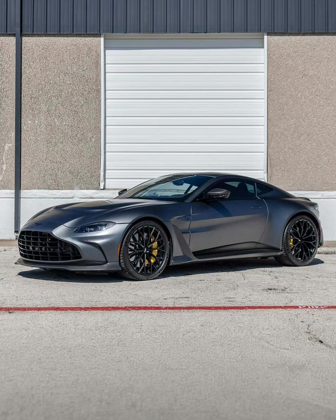 阿斯顿·马丁V12Vantage