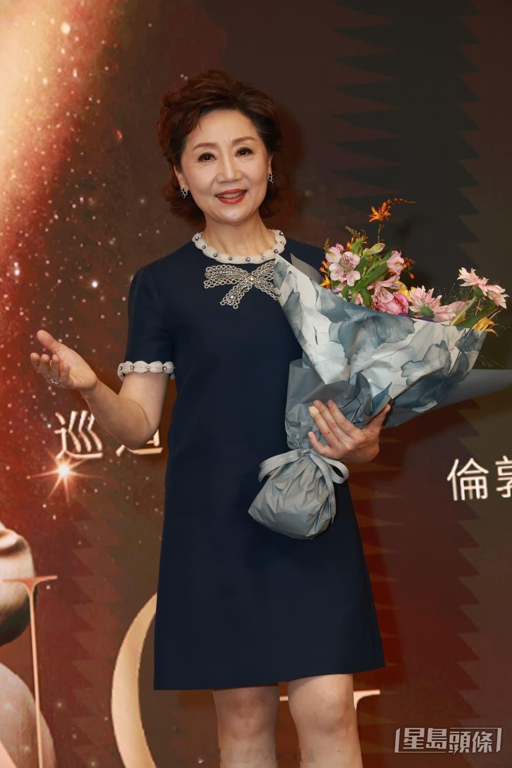星岛：张德兰澳门演唱会嘉宾设盲盒惊喜，盼邀陈玉莲重续神雕情缘张德兰刚办完入行60