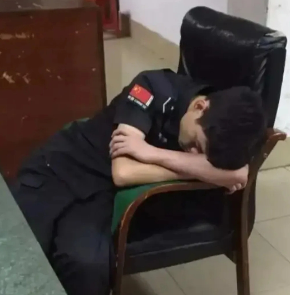 大家都知道上夜班非常辛苦，特别是两班倒的模式，能把人熬出病来。所以很多人就呼吁取