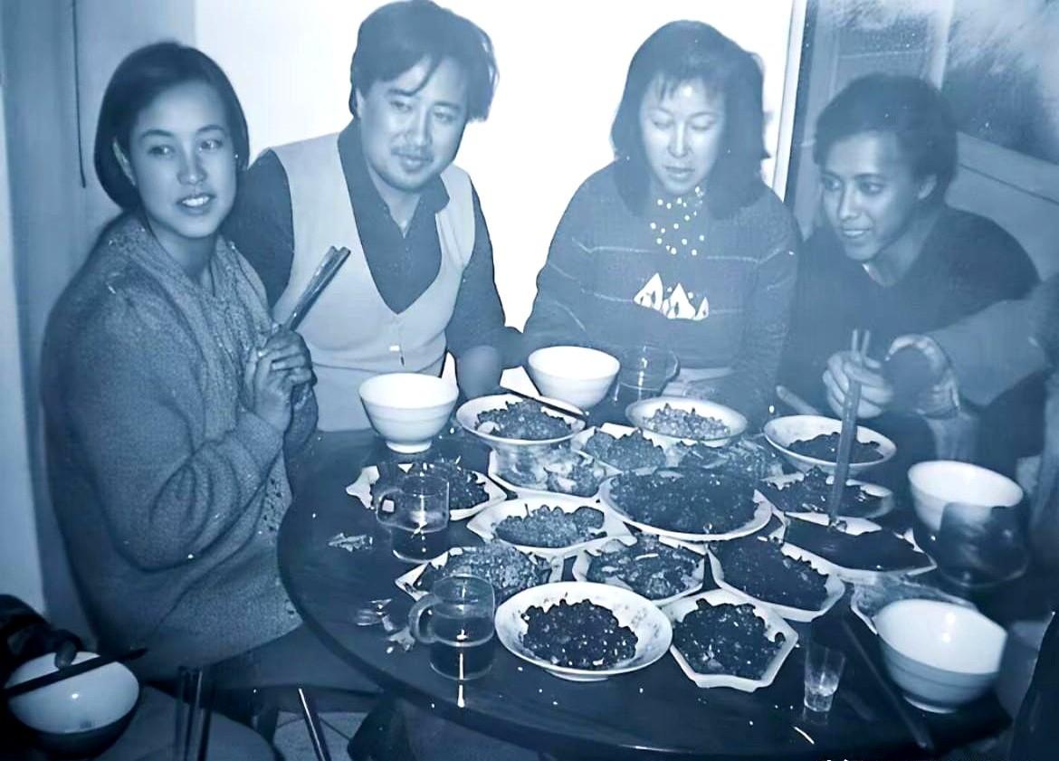 说起八十年代的顶流，刘晓庆绝对算一个。她跟演员陈国军的爱情，开头有多甜，结局就有