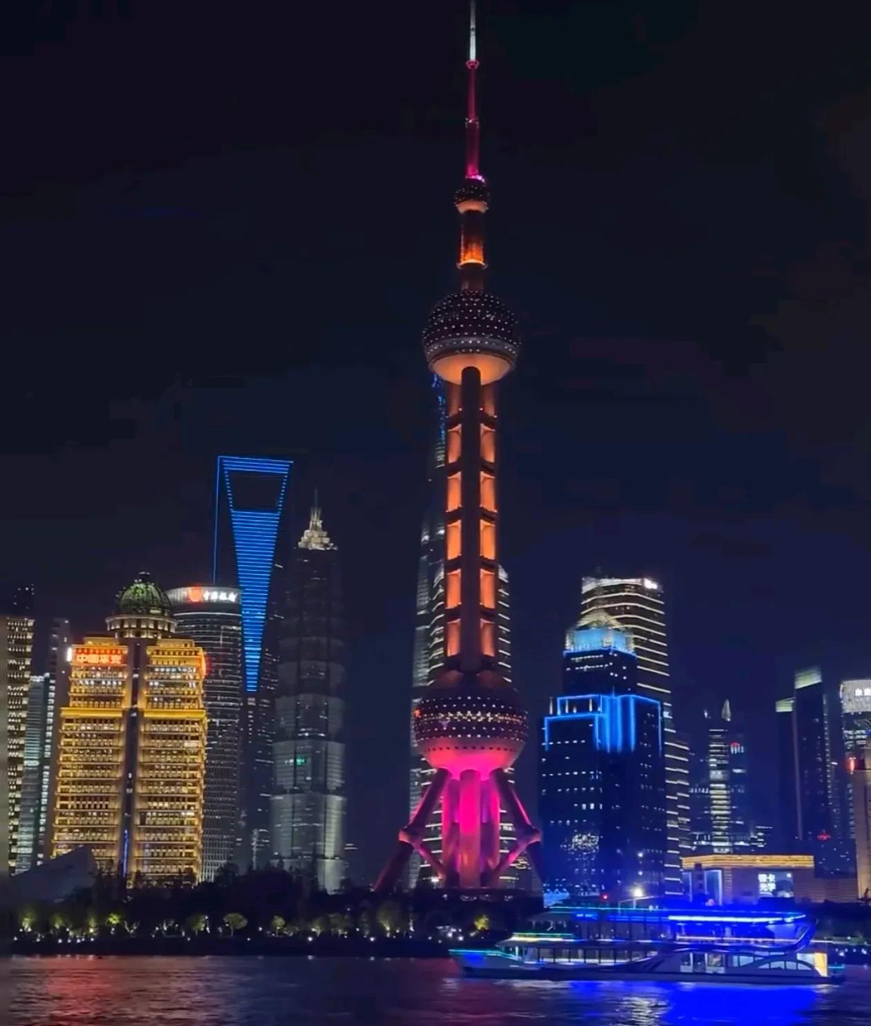 天选之人最大特质就是心理素质过硬，抗压能力特别强；任事再乱，心也不乱；不把自己当
