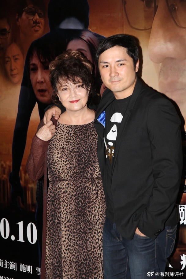 李家鼎前妻施明於3月21日因肺炎病逝，享年74歲，一直由大仔李泳漢處理所有後事，