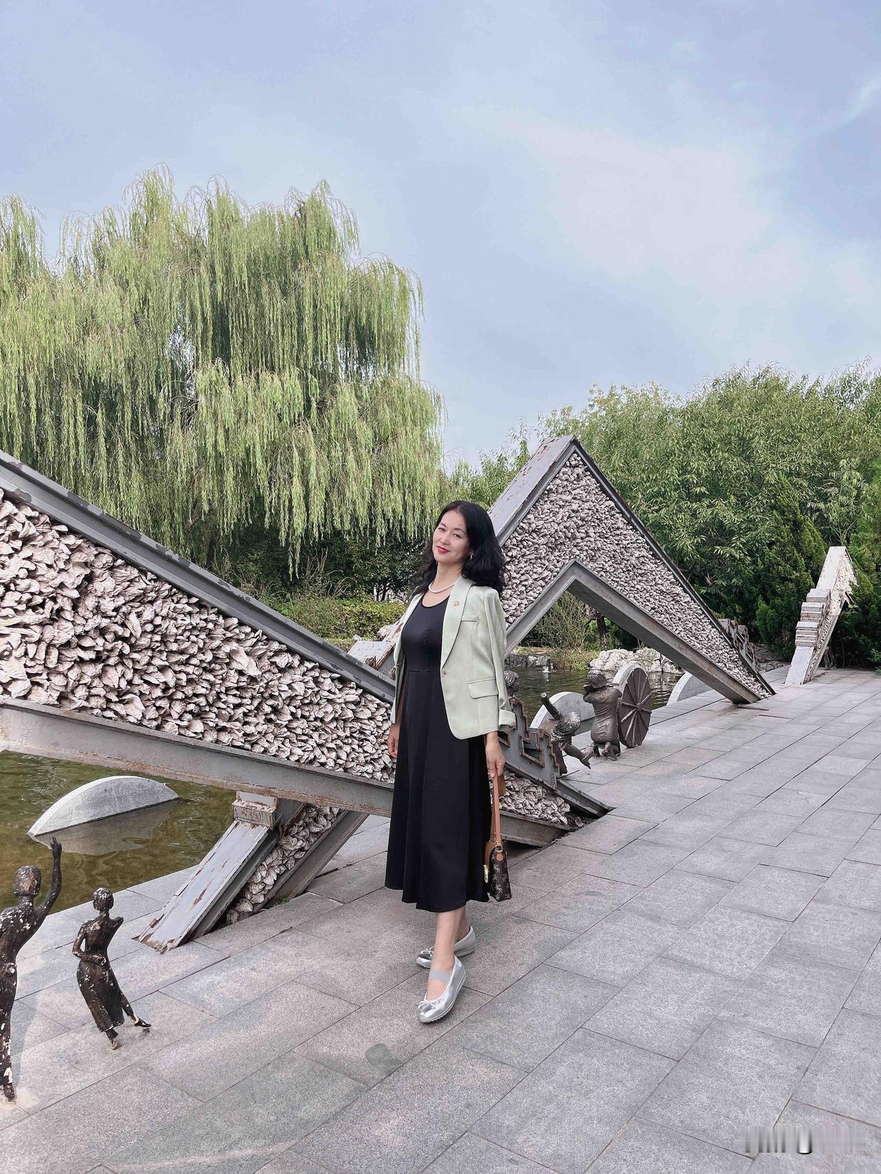 我今年53岁了，我老公就愿意我越老越丑！我照着镜子说，我这两年衰老的太快了，