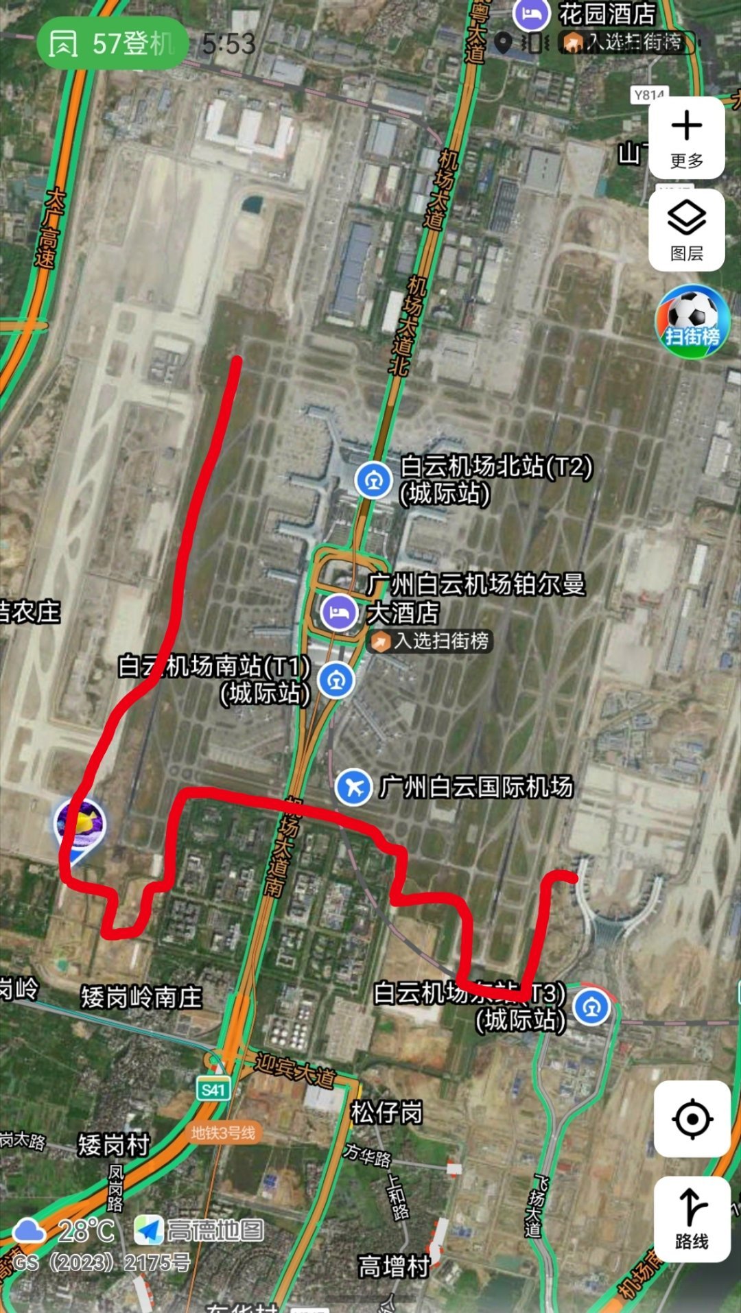 广州白云机场喜提落地滑行20分钟隔壁大妈抠脚抠了一路，边抠边摸我俩中间的把手，我