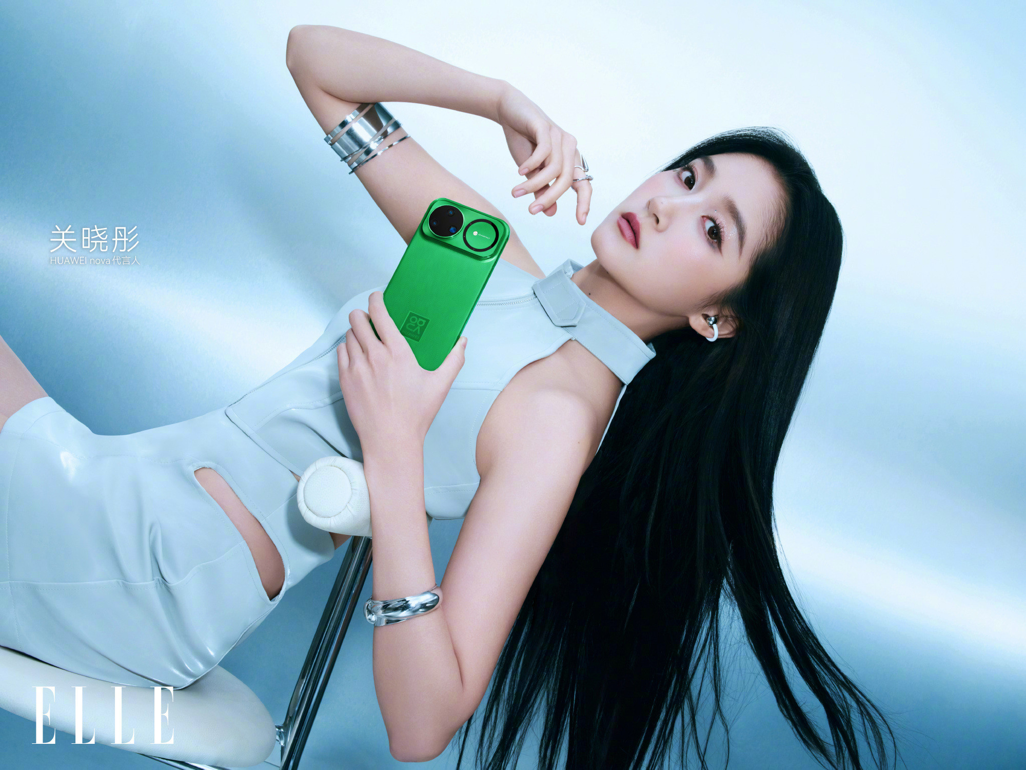 关晓彤华为nova宣传片，蓝裙穿搭青春感满溢。关晓彤