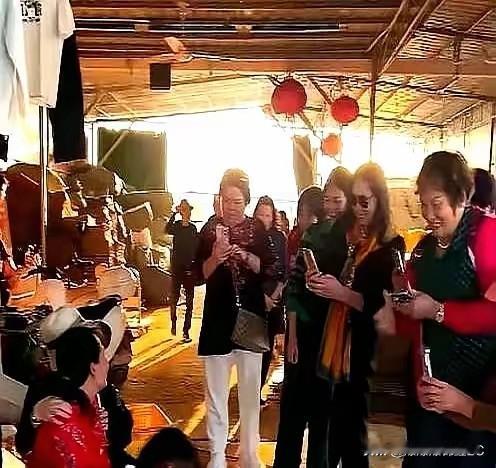 网上那些喷全红婵哥哥的，真是把我看笑了。人家在巴黎直播带货卖了750万，就说