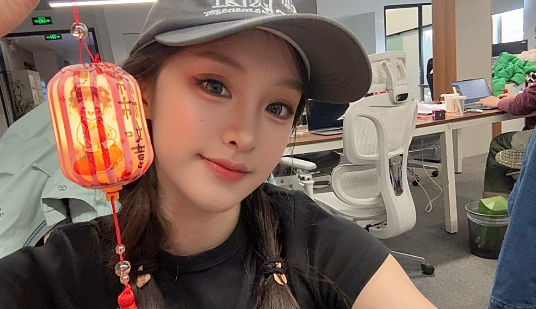 元宵节小妹祝大家元宵节快乐哦本以为今天下班回家才能吃到汤圆没想到在公司就提前吃上