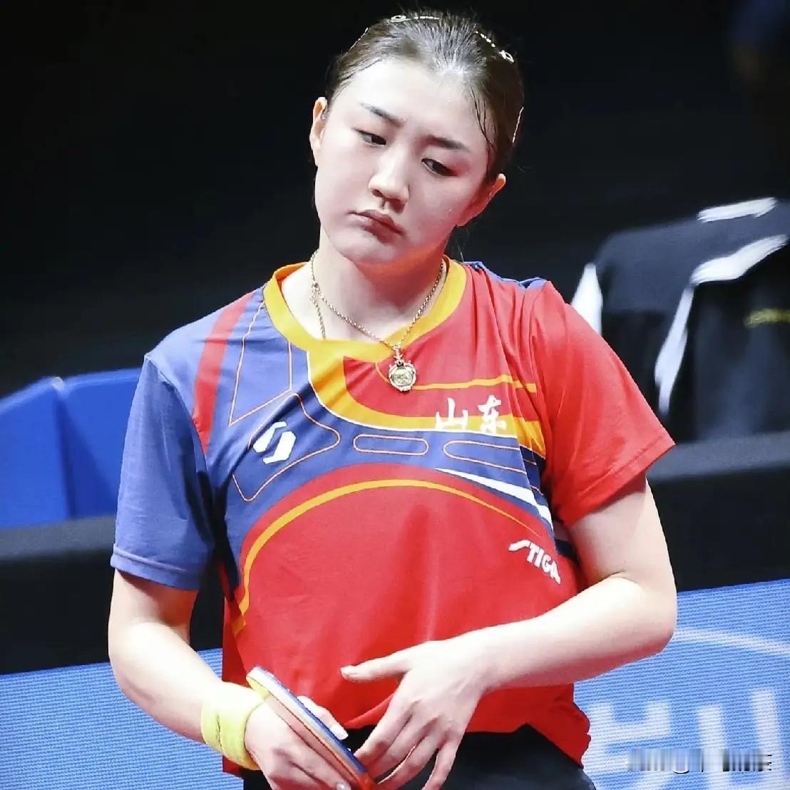 孙铭阳沉默了，何卓佳沉默了，蒯曼也沉默了，她们怎么也没想到，陈梦退赛一年