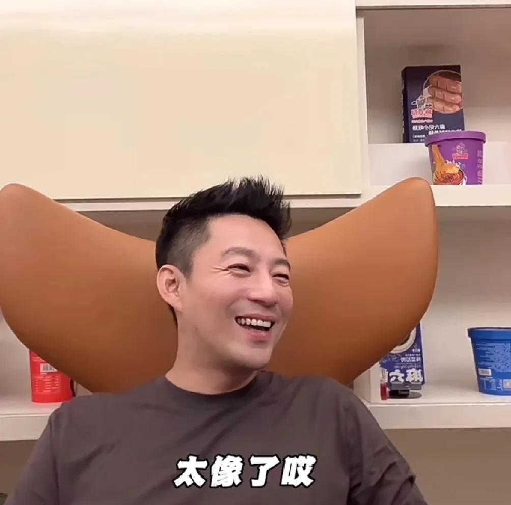汪小菲被儿子的机灵劲逗乐了！玥儿和继母马筱梅在外边逛街回来，马筱梅叫霖霖过来看