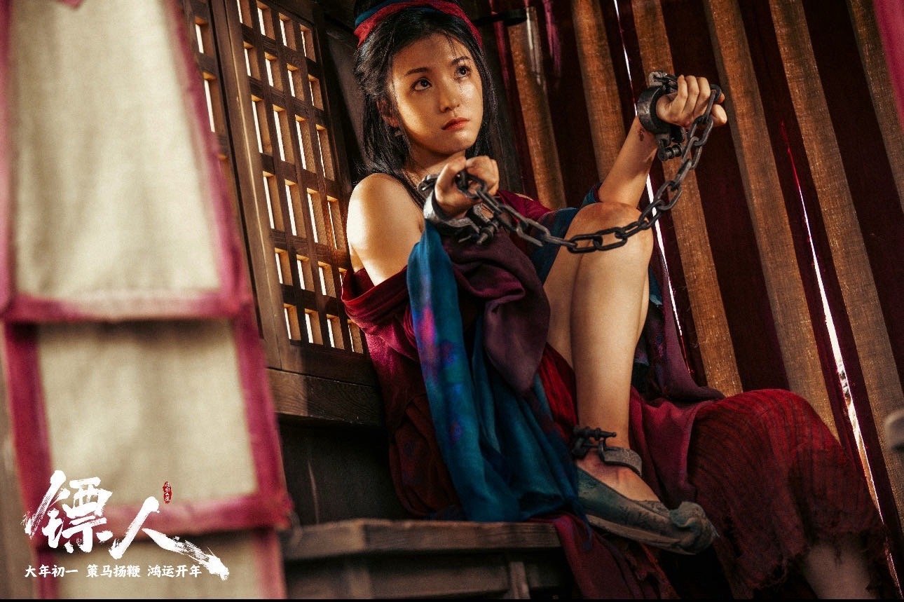 镖人女性有自己的江湖阿育娅说“我就是大沙暴”时，眼里烧着的是整个大漠的火。她从