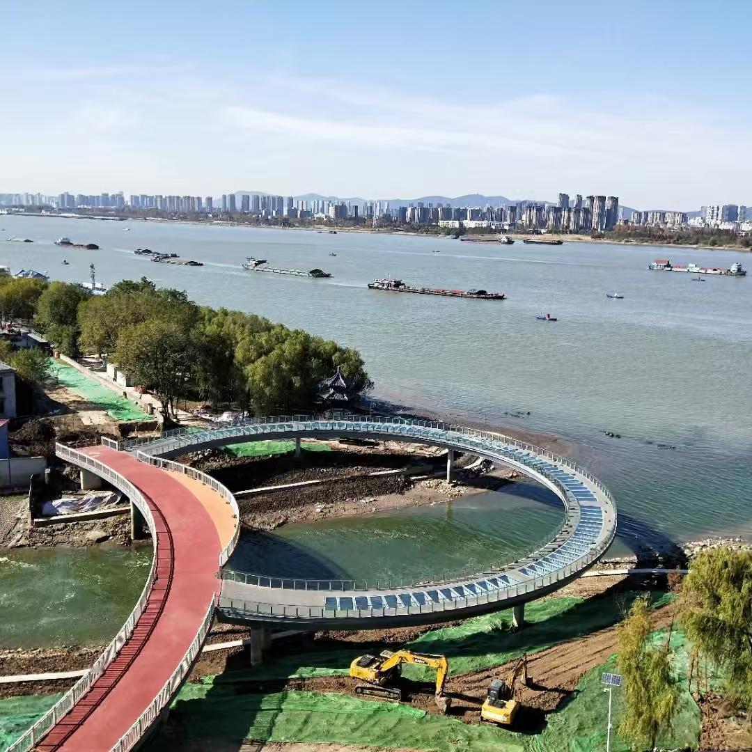 五一假期，已经结束。晚上9点，刷了3家网站，看到了南京市都列入综合10强行列。