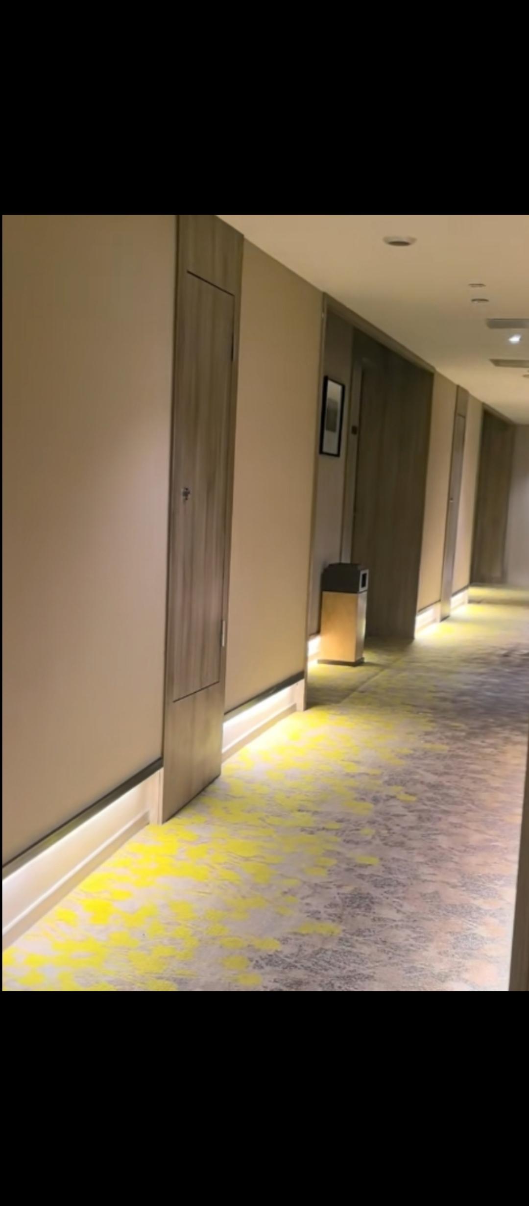 过去和我谈过恋爱，最终分手的单位女同事，昨晚来我家锻炼身体，练了十几分钟俯卧撑，