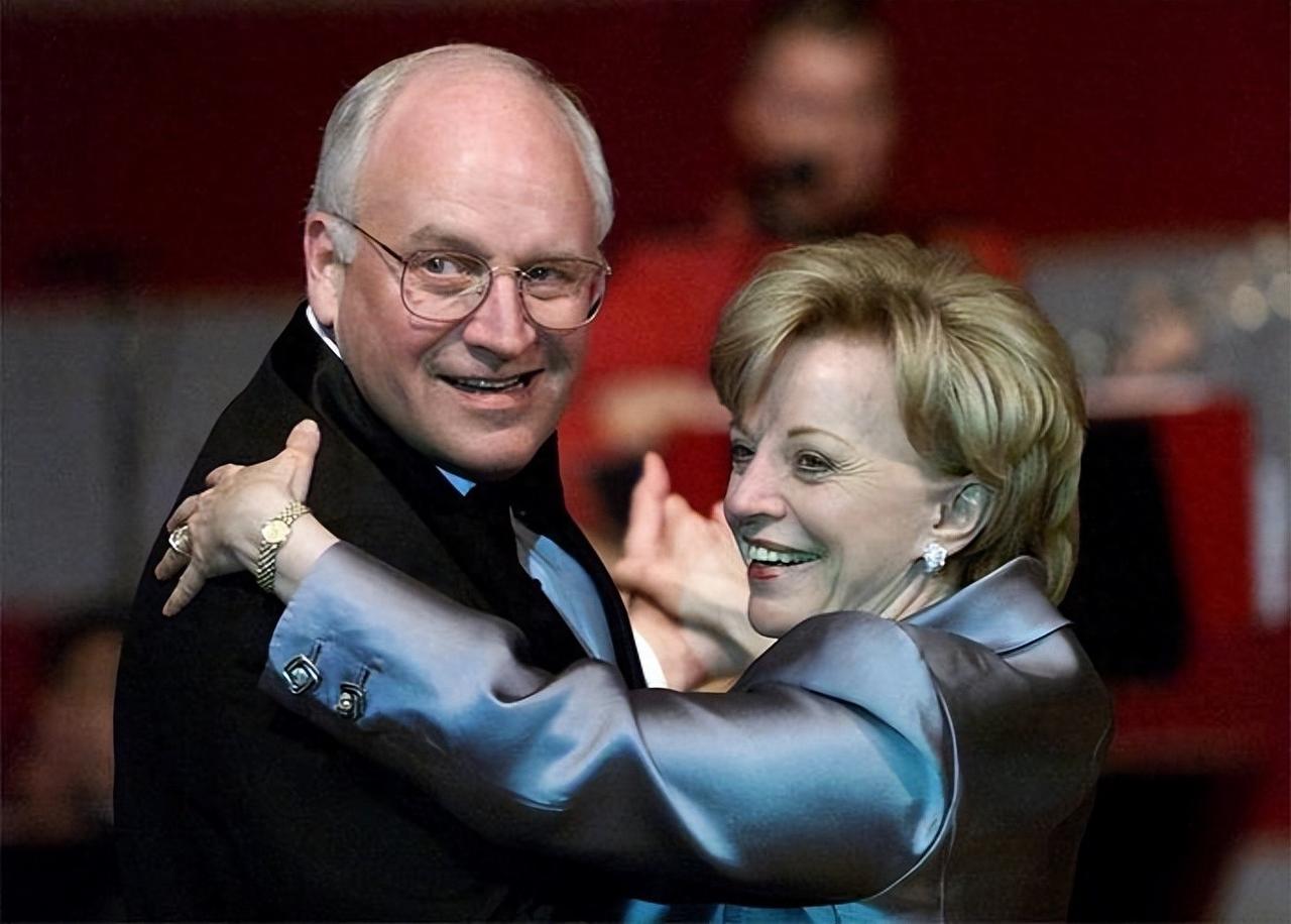 曾一手操控美国战争！因女儿不听劝对抗特朗普，家族遭“灭门式”报复美国政坛的“