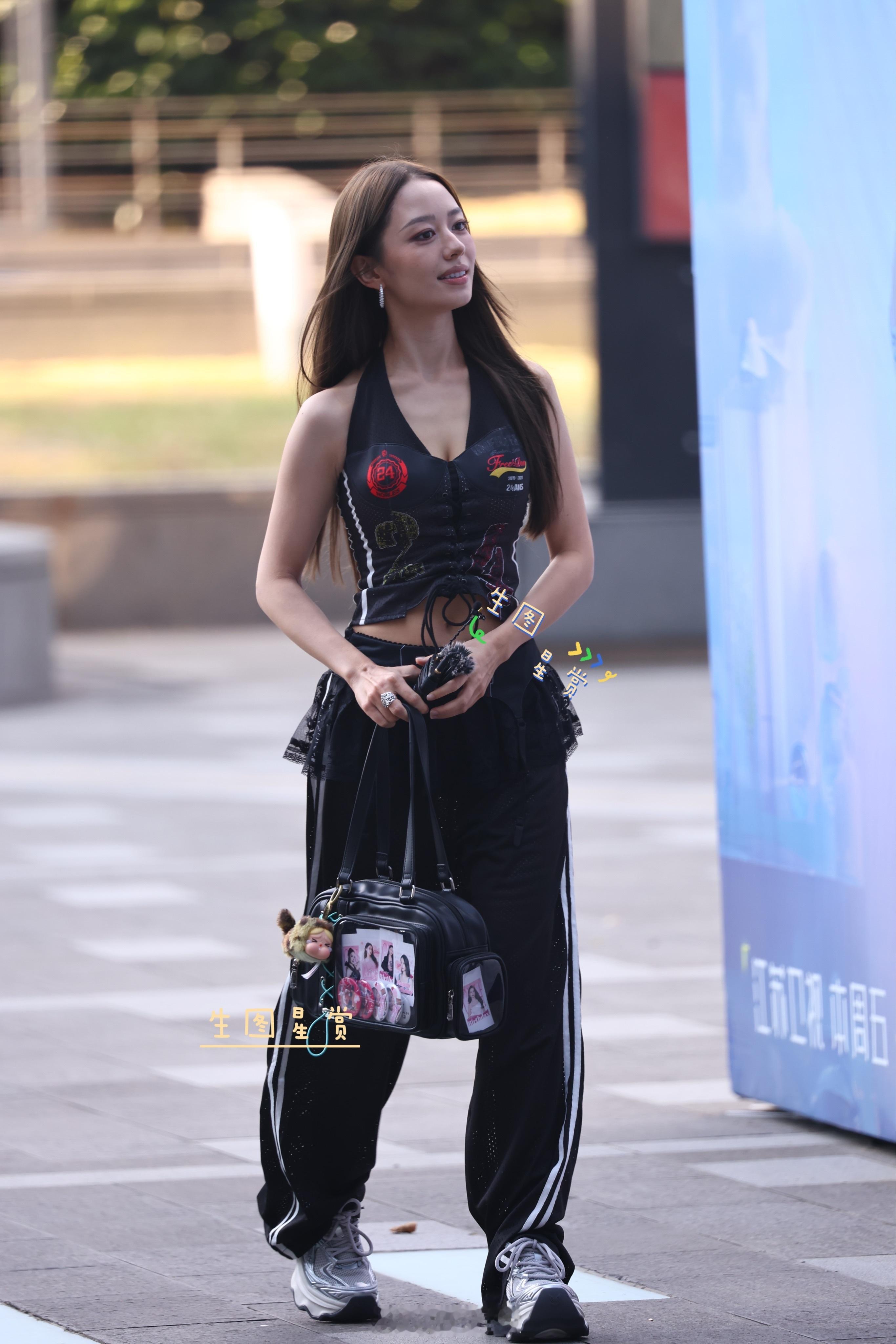 吉娜250822打歌上班返图，被姐姐的魅力深深迷倒打歌2025吉