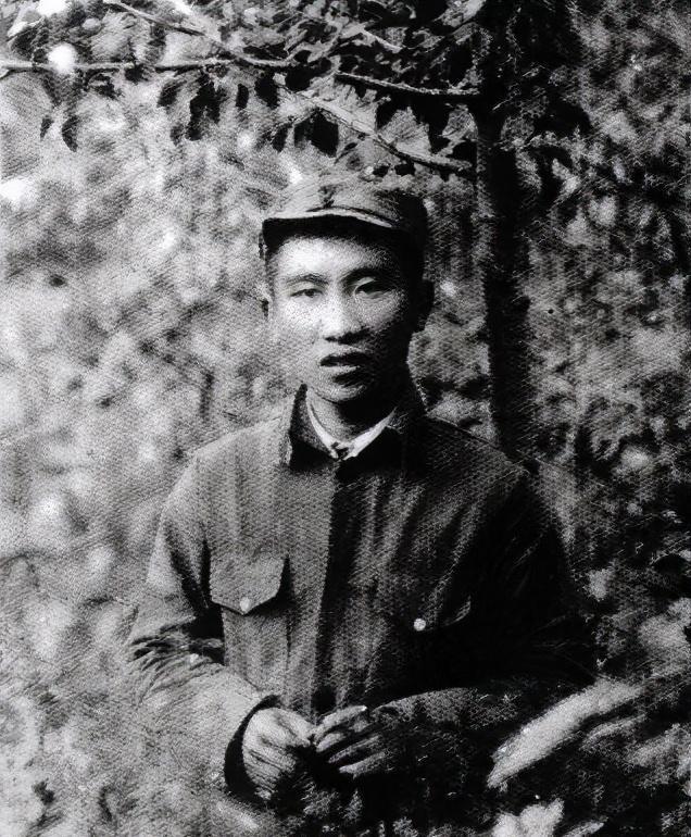 1933年仅18岁的他担任师政委，为何到了1955年却只是被授予了少将军衔呢？
