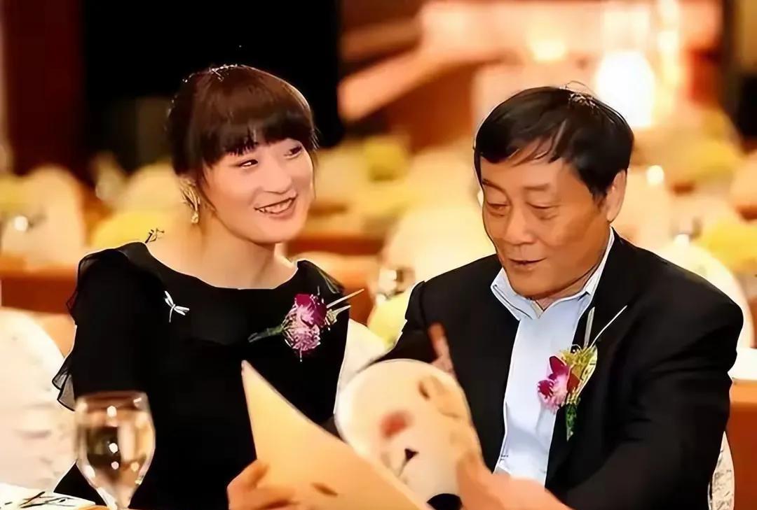 李湘是不是早就知道宗庆后的事情？一段采访就把宗庆后架上去下不来了，这也是前期宗馥