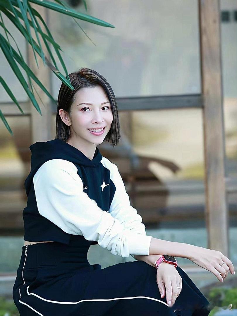 不是吧，蔡少芬现实里就长这样？