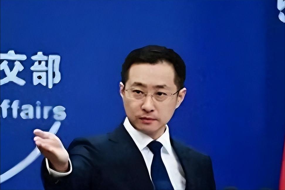 中方打破惯例！菲防长万万没想到，中国制裁说来就来，还连累全家一起受牵连，马科斯也