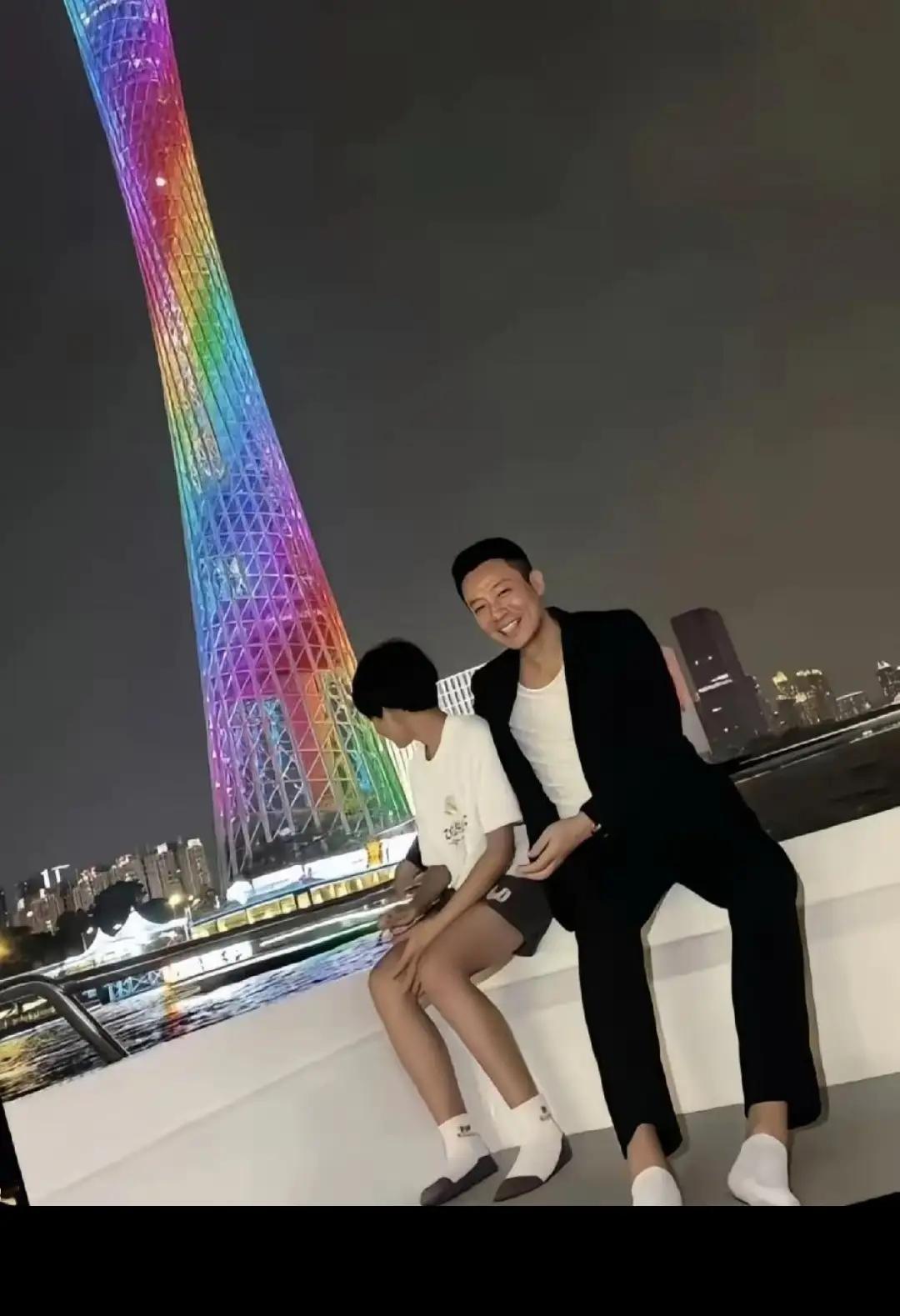 大S也是个苦命人，两段婚姻皆不顺遂。2025年2月2日，大S在孩子后爹光头具俊晔