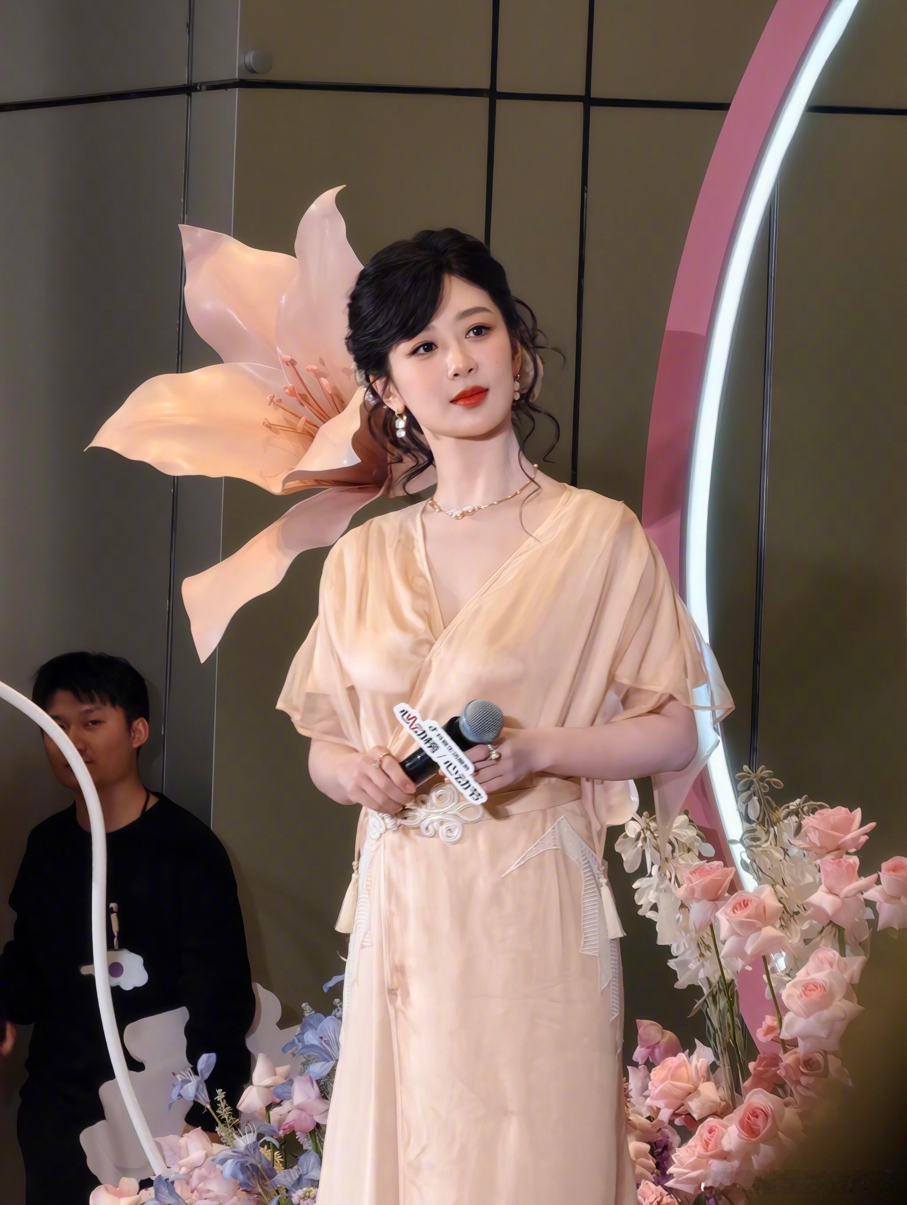 杨紫完全就是甜妹的代名词吧！