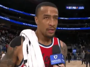 NBA常规赛，快船98-92战胜活塞。赛后，约翰-科林斯接受了采访，谈到了自己的