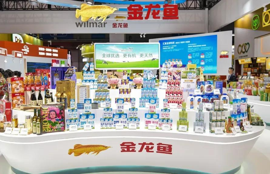 18亿罚单加油罐车乱象，金龙鱼焦头烂额，新加坡总理黄循才表态再补刀就在中日关