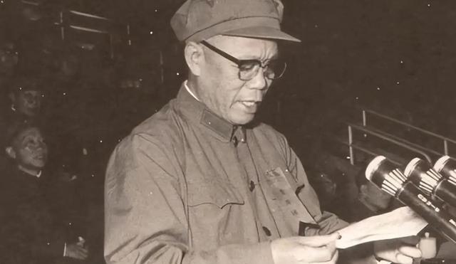 1972年6月，福州军区司令韩先楚上将叫来秘书，嘱咐：“你去汤井巷招待所