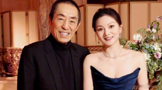 照片欣赏“”哭笑不得笑也像哭【钱再多有什么用？76岁的张艺谋，还不是走上了张纪中的老路】娱乐圈里的婚