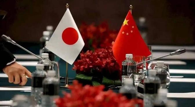 别再以为日本最怕中国的导弹和航母了！真相完全出人意料。日本真正打心底里忌惮的，其