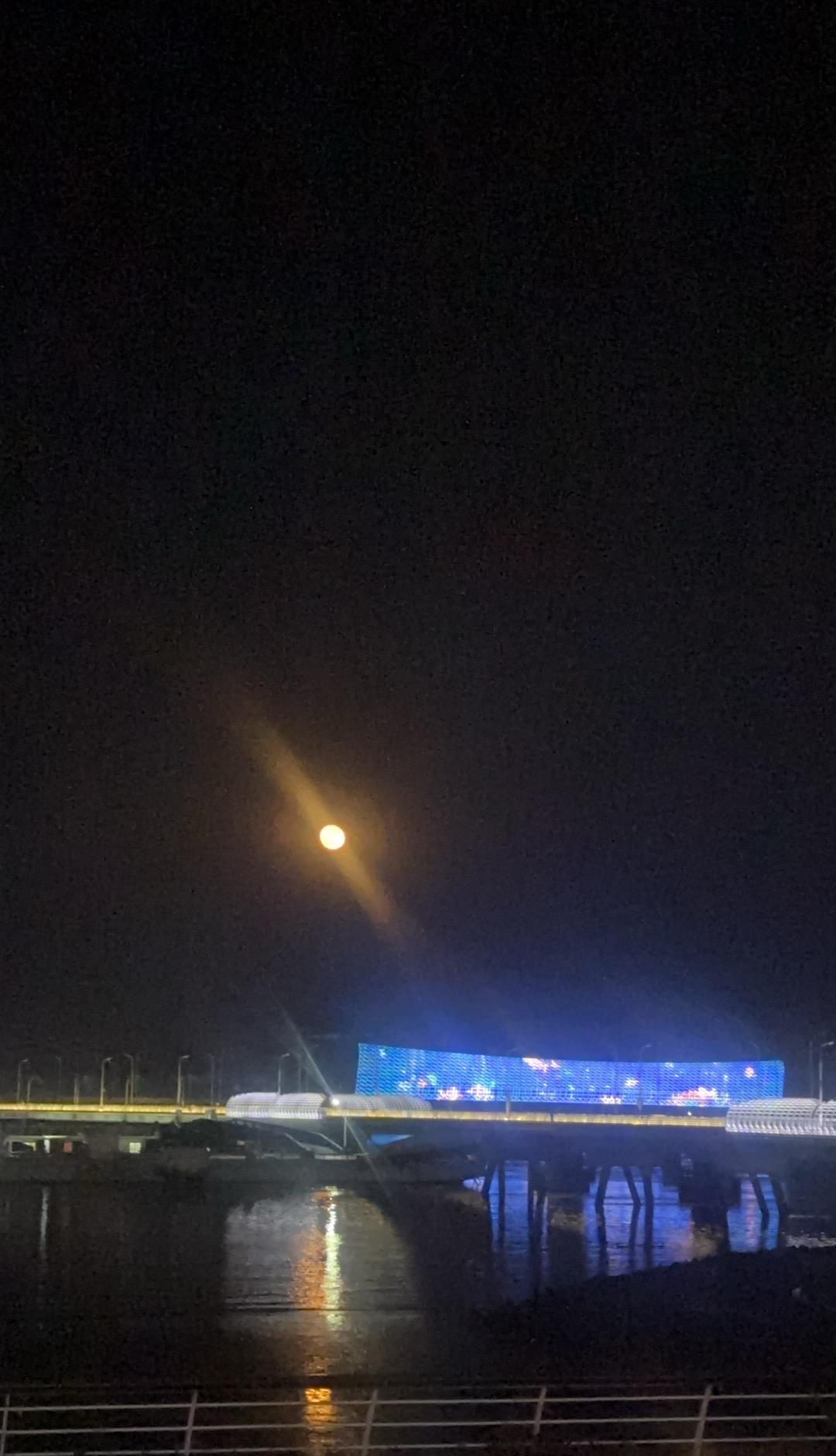 扎心了老铁们，别光吐槽房价高，你有没有想过，那一套百平米的水泥盒子，本质上其实是