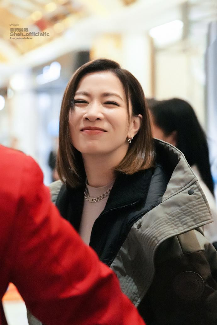 越来越欣赏佘诗曼了!年轻时边工作,边拍拖,找的还都是帅哥,同时又很清醒,