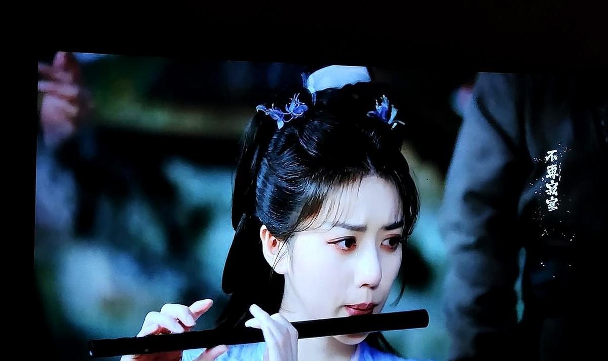 “大哥怒摔杯子第37次，观众摔遥控器第N次。”《赴山海》用4分30秒完整歌+1