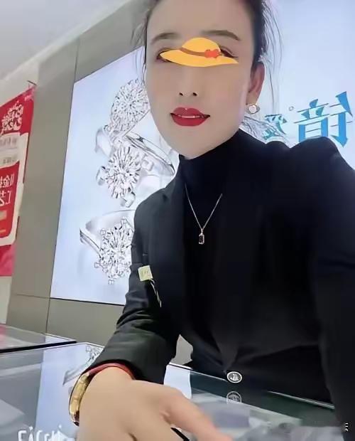 上海金店副店长的事给所有女生敲响警钟。人漂亮、工作体面、收入不低，偏偏搭上一
