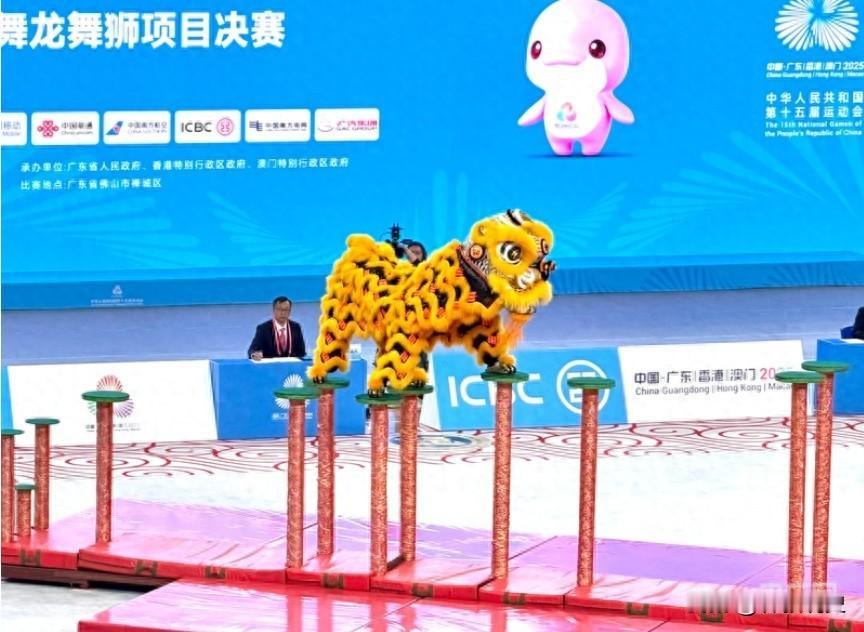 “狮”不可挡！还得是他们。11月11日的佛山岭南明珠体育馆内，八只金红