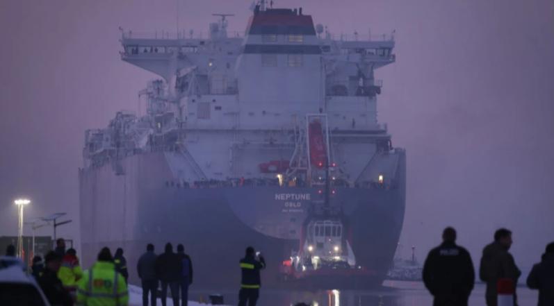 俄原油出口价创新低据俄罗斯《生意人报》报道，本月初，俄罗斯乌拉尔原油的折扣价