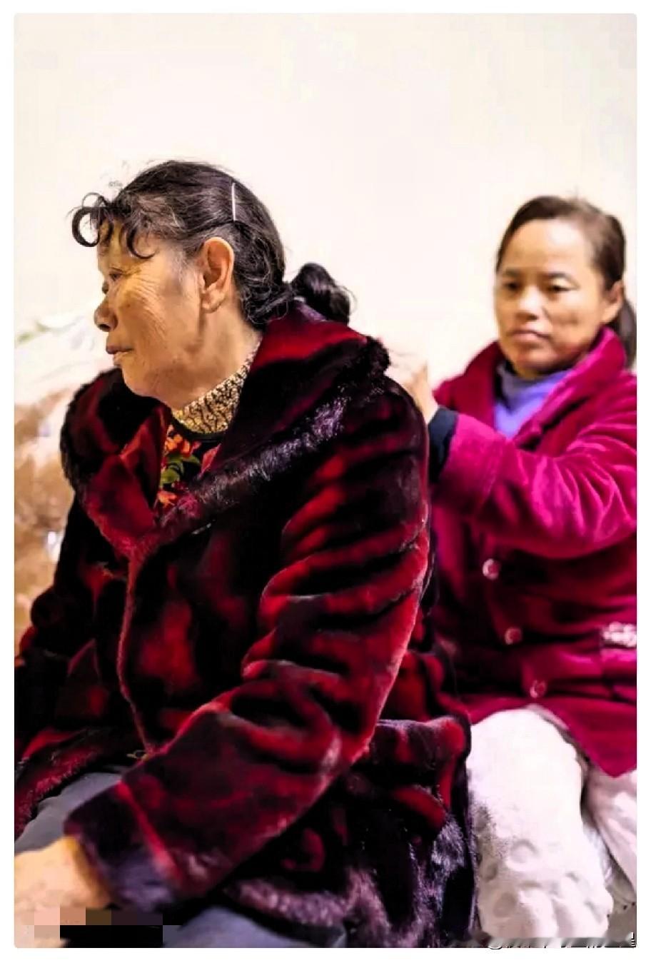 昨晚十点多，堂姐走了，白血病。就为了一个月四千块的洗碗工，把命搭进去了。