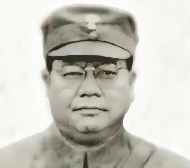 1938年，桂军189师长俘虏了两名日军。看着日军矮小的身材，师长凌压西没说话，