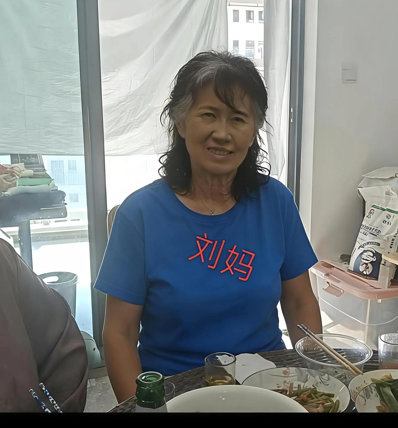 刘妈今年70岁了，老头子我小刘妈4岁，很容易就算出来我今年66岁了。我跟刘妈