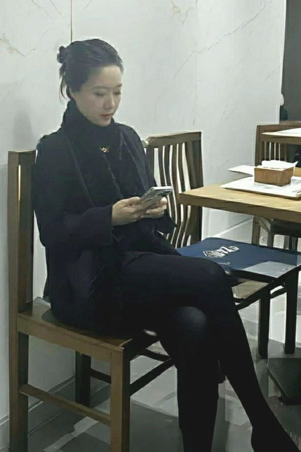 绝对是正经人，不像风月场所出来的，没这气质