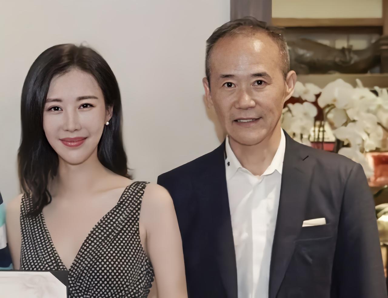 一场火药味十足的夫妻对话！王石对田朴珺甩出那句“你不够格”，瞬间让现场摄影师