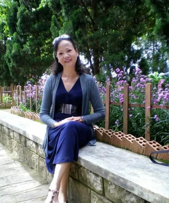 同学的儿子，是清华的博士，如今在清华工作，今年35岁了，还没有女朋友。我问同学
