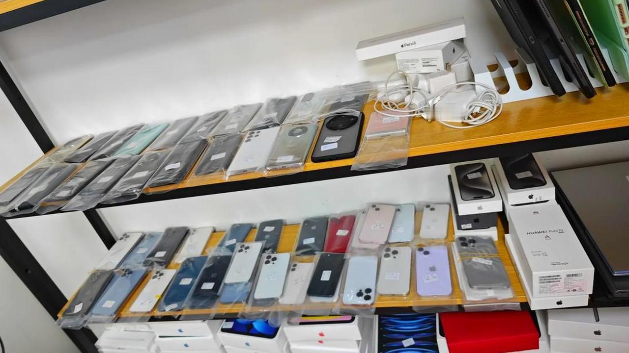 昨晚柜台上来了位大姐，手里攥着一台iPhone13，开口就说"这破手机你给多少