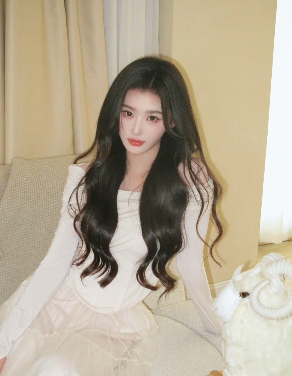 孔雪儿咖位以前只觉得孔雪儿是爱豆，没想到演起戏来这么有灵气！《逐玉》里的俞浅浅真